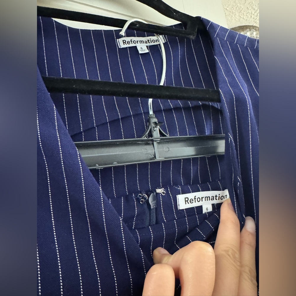 Reformation Cohen Two Piece Navy Stripe - Size 6 - Picture 10 of 12